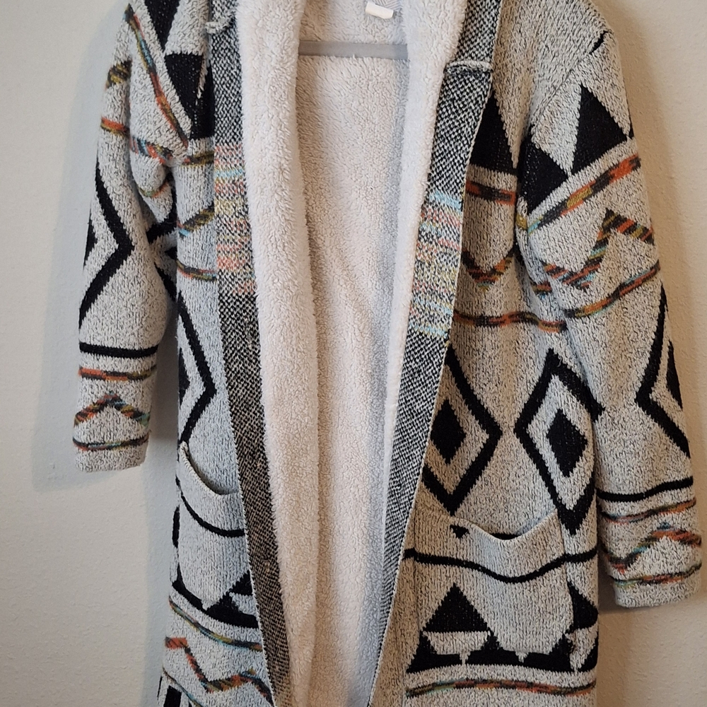 Cozy Geometric Patterned Jacket - Picture 7 of 7